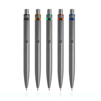 Aluminiowy długopis z recyklingu z kolorowym akcentem ALUR